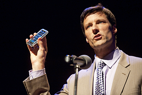 HHI, iPhone connection