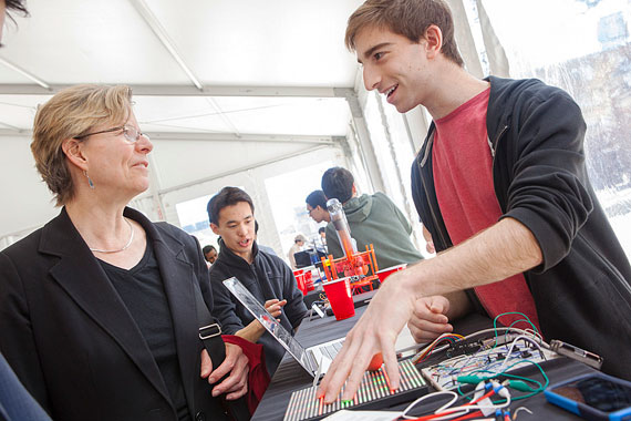 Todd Lubin '16 gets SEAS Dean Cherry A. Murray hooked on an LED variation of the game 2048.