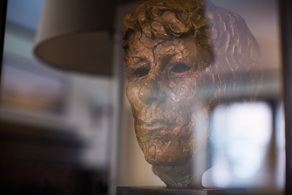 Greeting visitors at the suite's entrance is a bronze bust of Heaney by sculptor Carolyn Mulholland, donated by American diplomat and former United States ambassador to Ireland Jean Kennedy Smith and Harvard Law School graduate Joseph Hassett and his wife, Carol Melton.