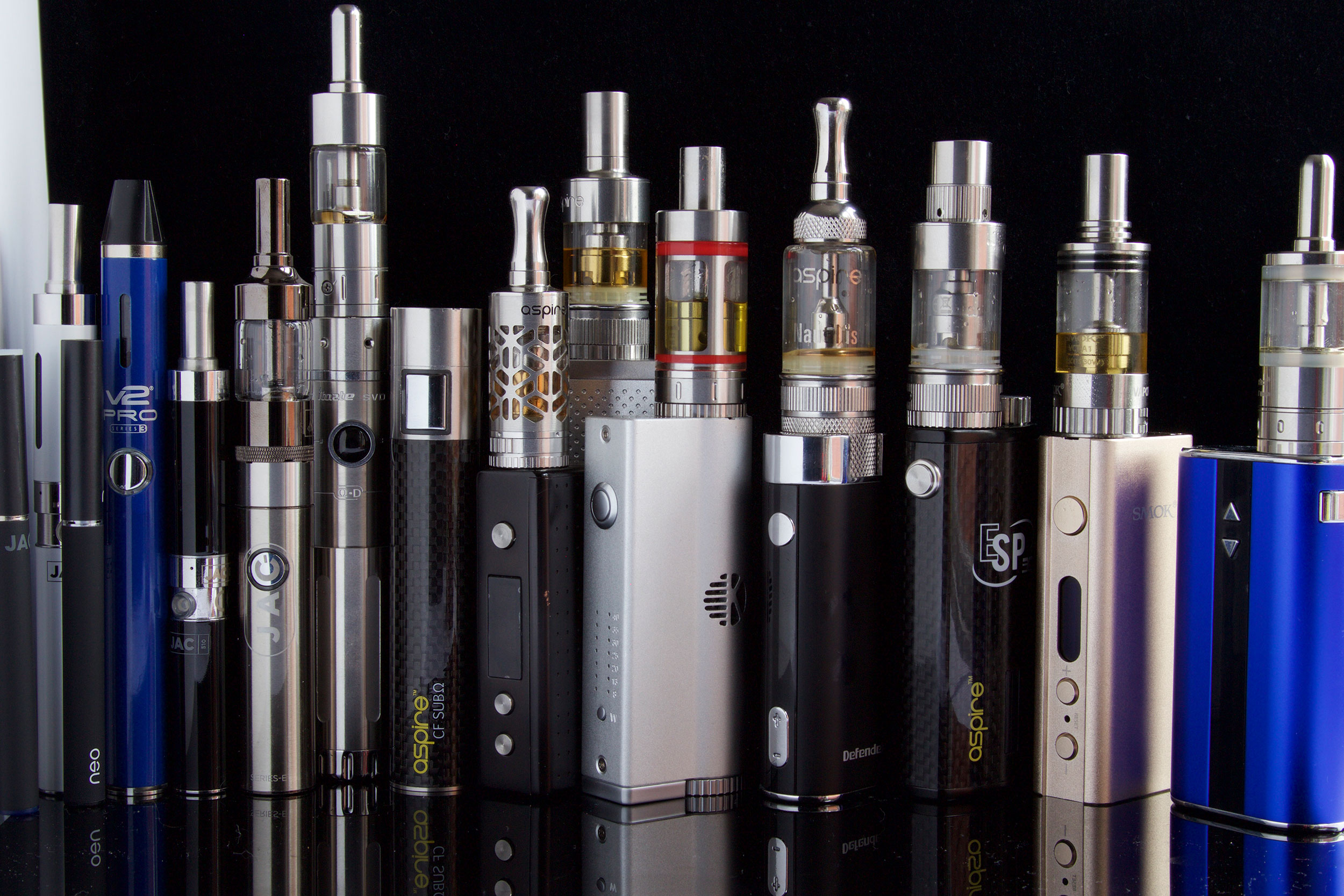 E_Cigarettes,_Ego,_Vaporizers_and_Box_