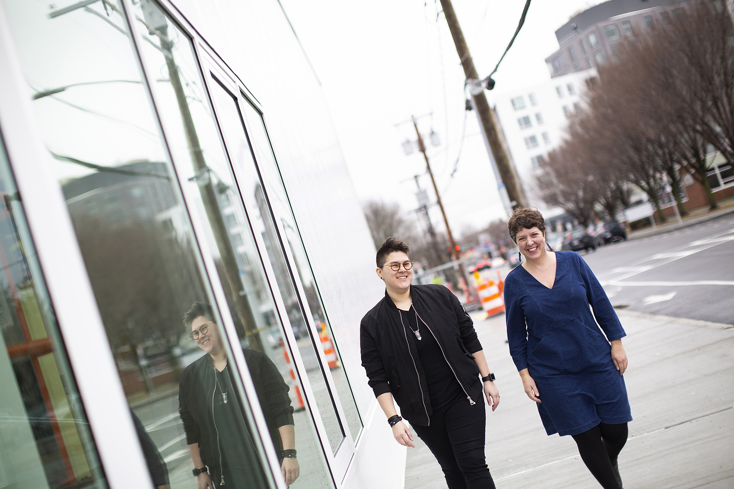 Kat Nakaji and Bree Edwards outside Harvard's ArtLab.