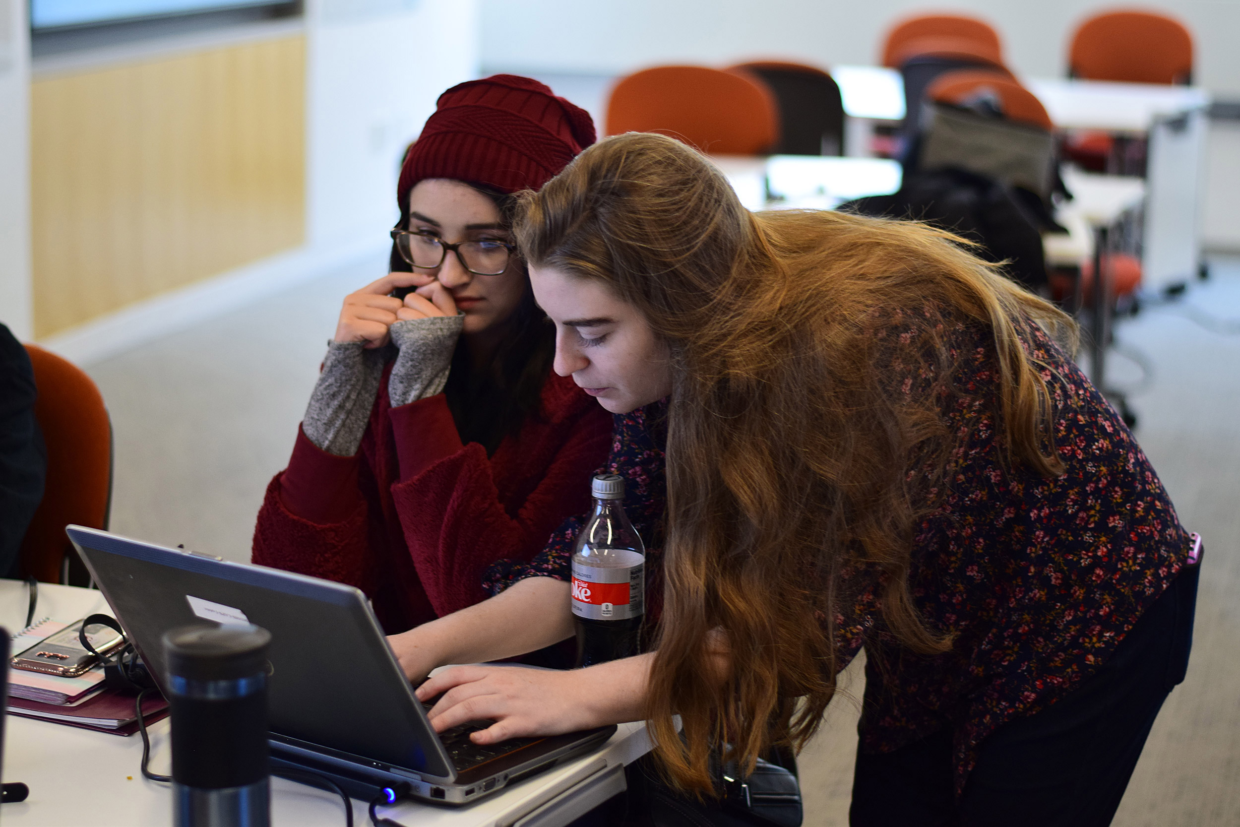 Rebecca Fine works with students