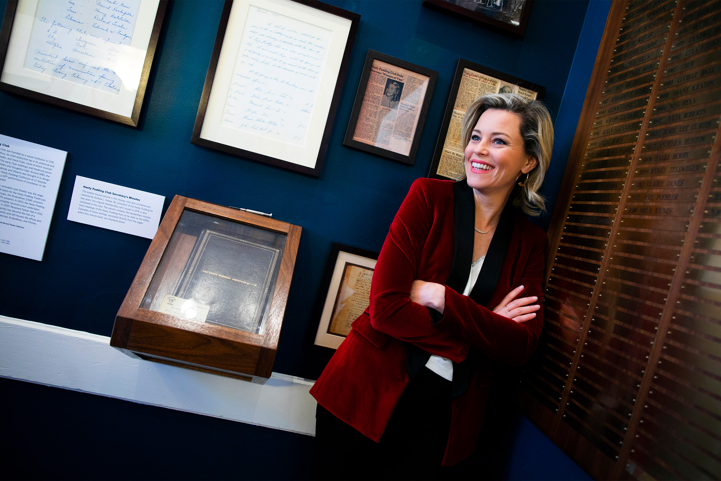 Hasty Pudding Woman of the Year Elizabeth Banks tours Farkas Hall.