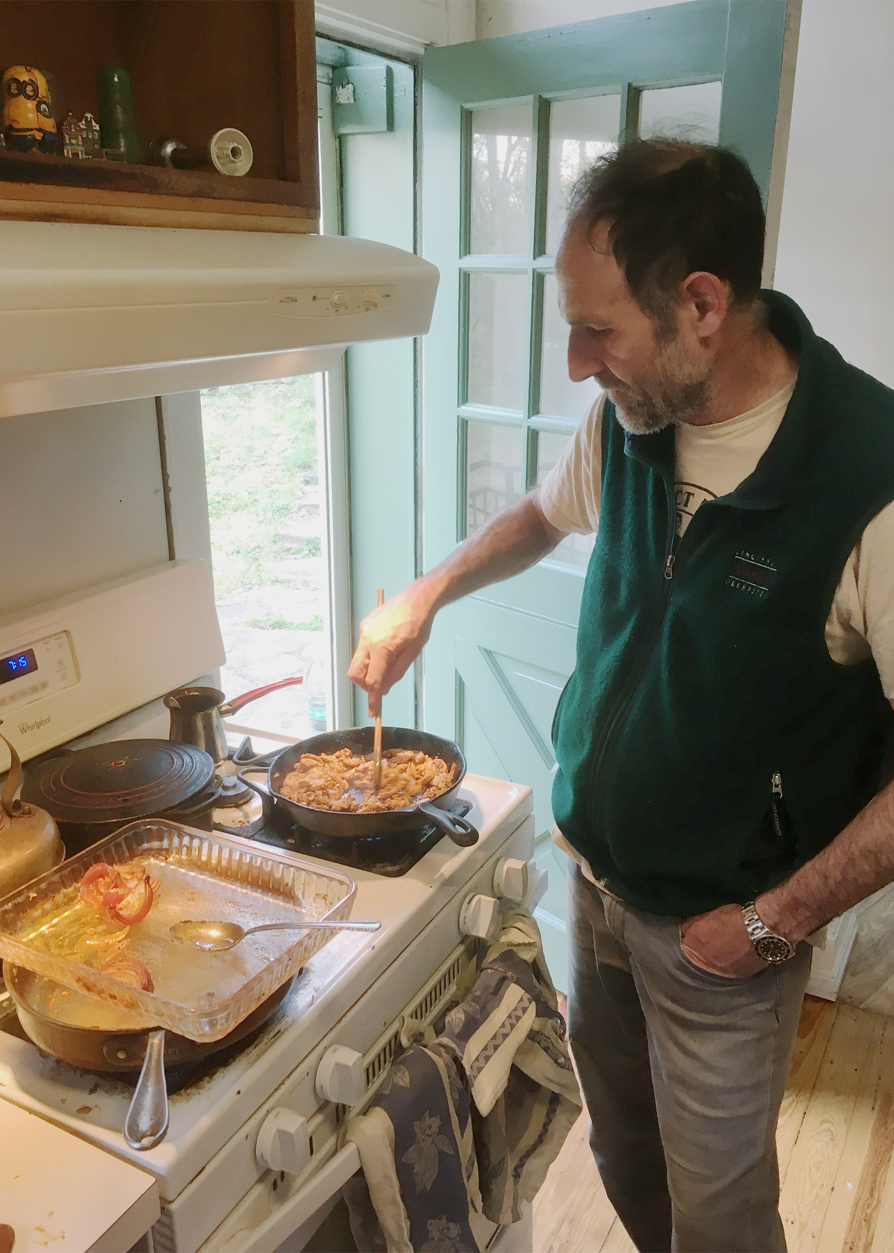 Uri Sella makes shwarma.