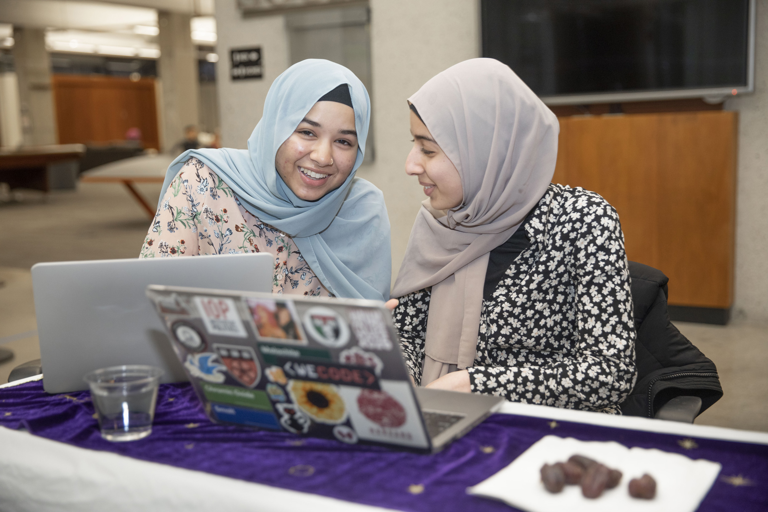 Samia Afrose ’25 (left) and Rana Albaadani ’26,