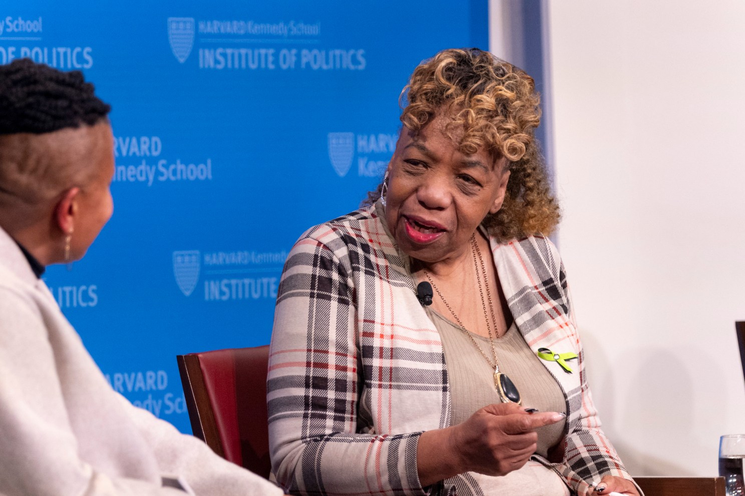 Gwen Carr talking to Sandra Susan Smith.