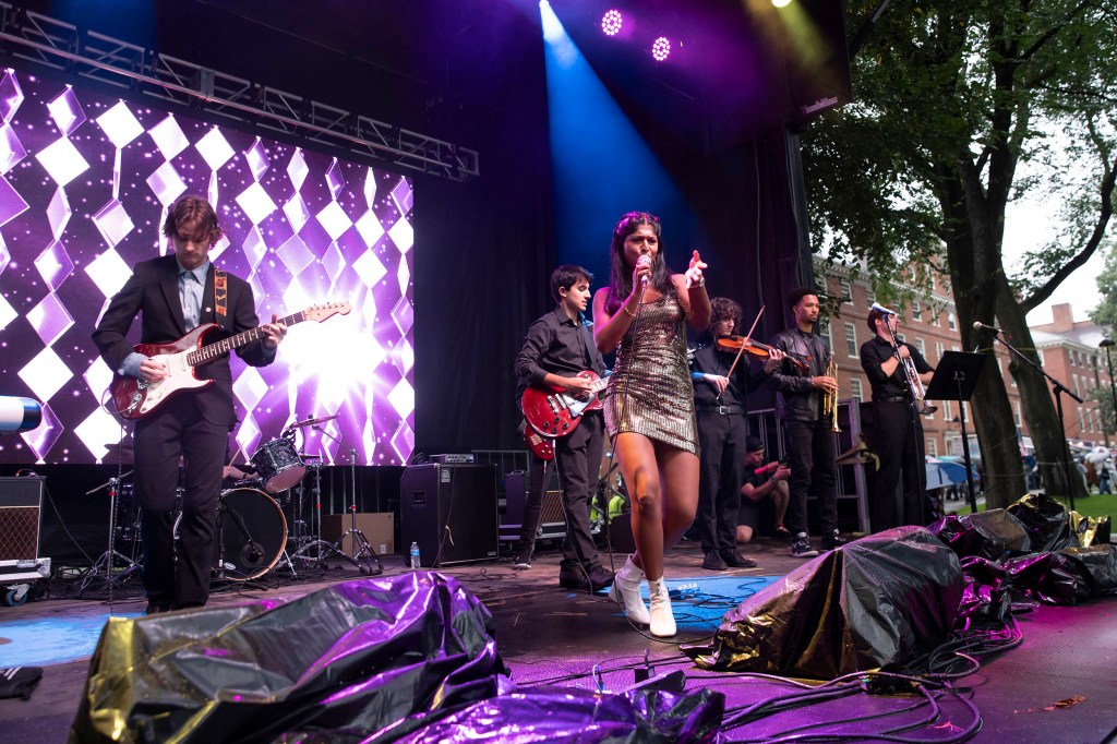 Anoushka Chander ’25 (center) sings onstage