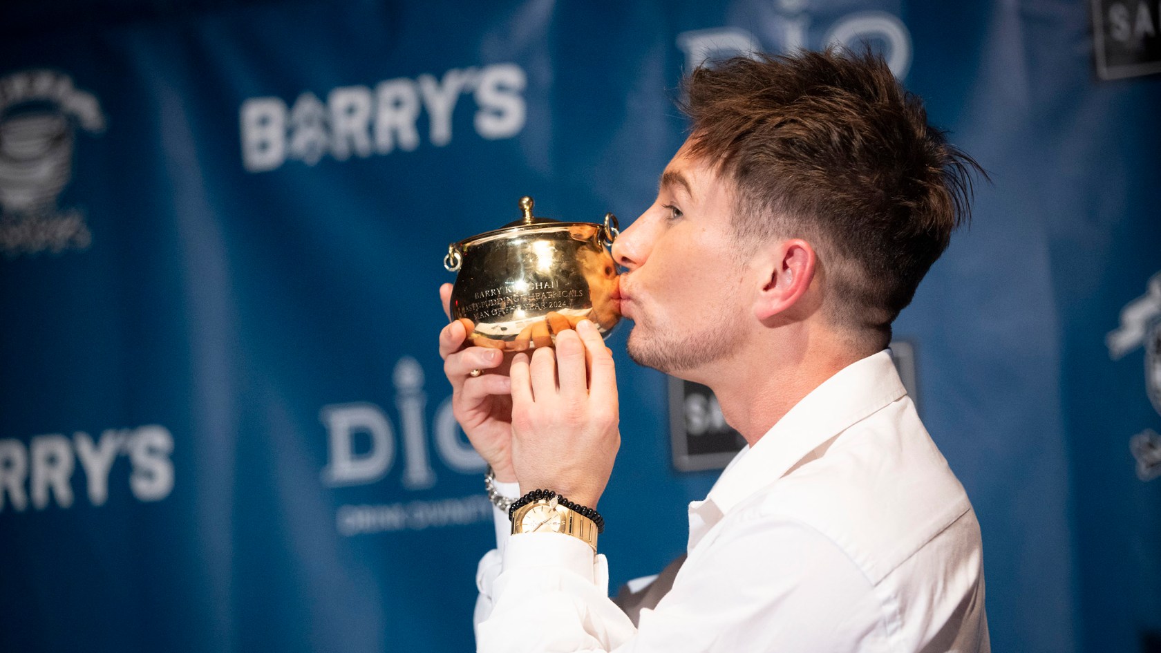 Barry Keoghan kisses his Pudding Pot.
