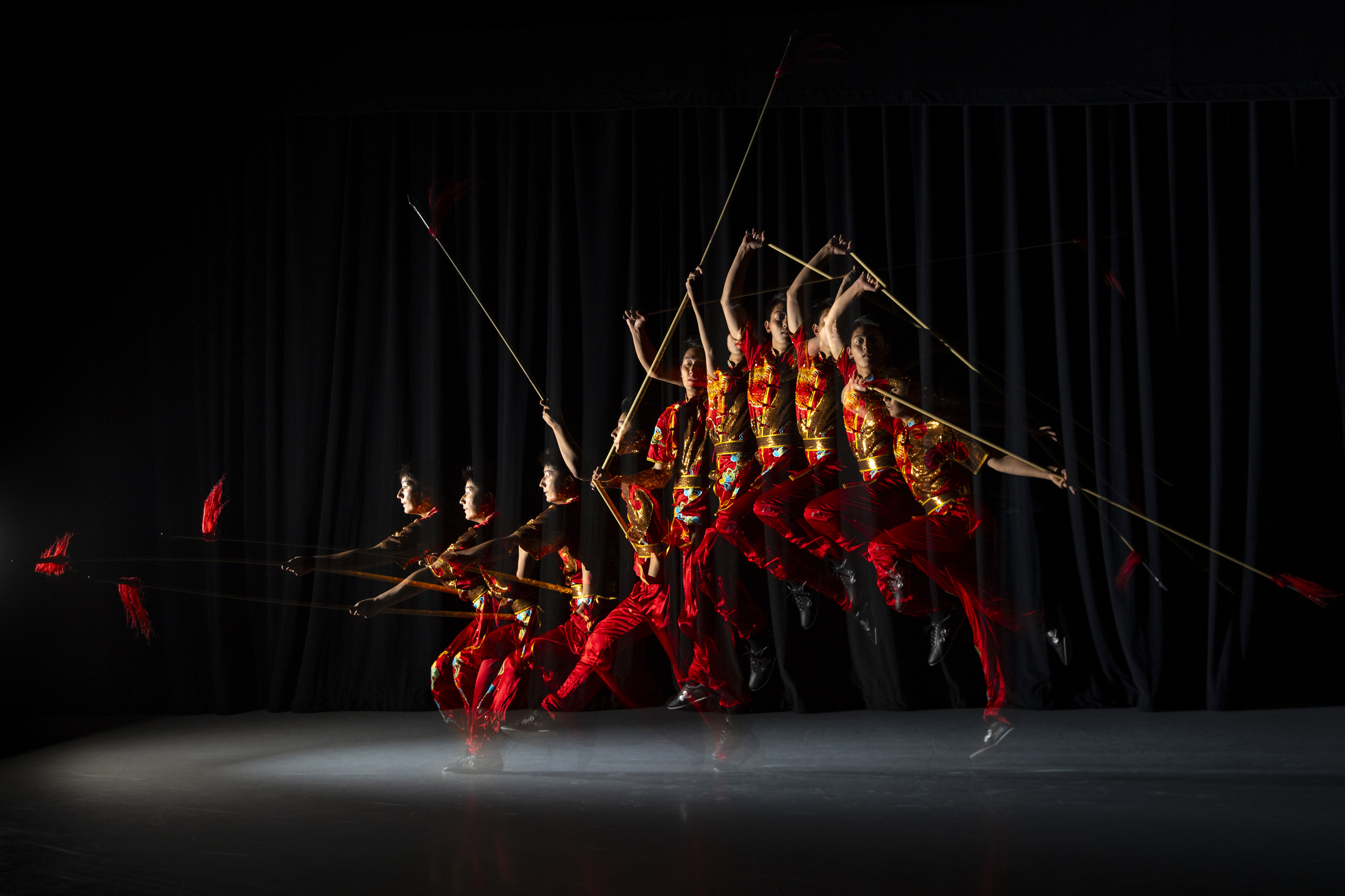 Alan Huang ’27, Vice President of the Harvard WuShu Club, uses a spear.