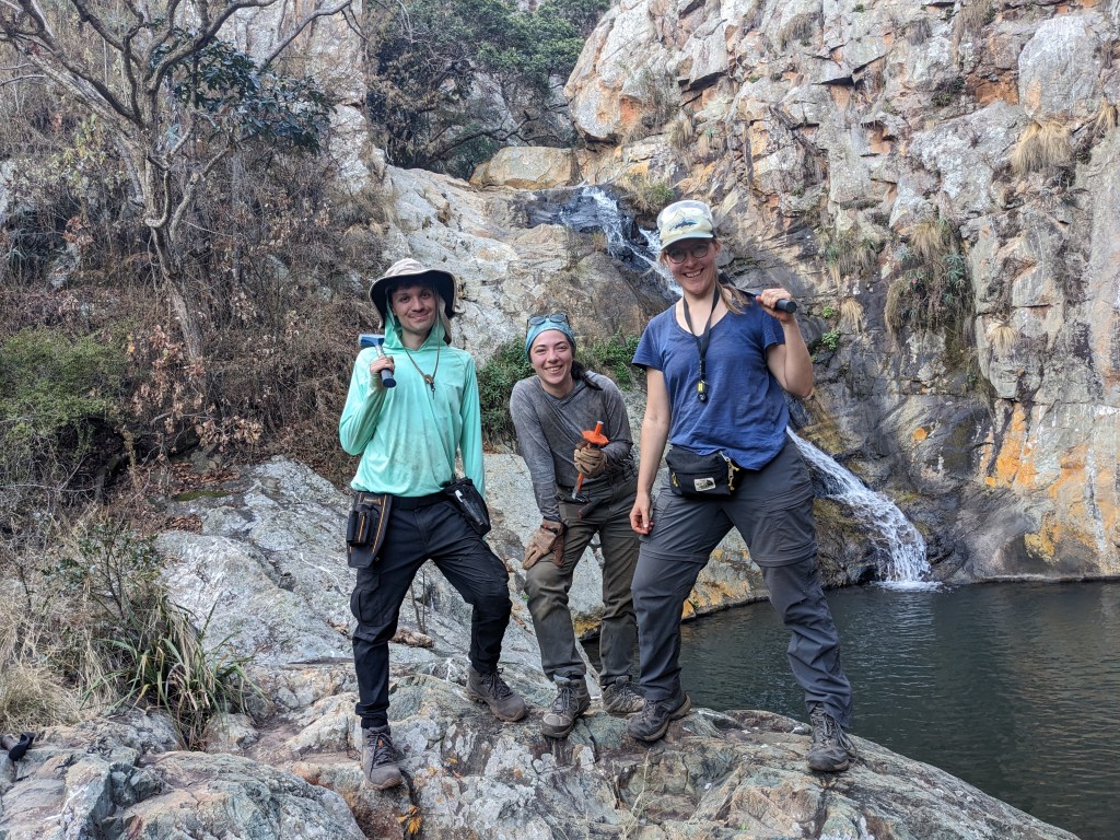 Nadja Drabon (from right) with students David Madrigal Trejo and Öykü Mete during fieldwork in South Africa.