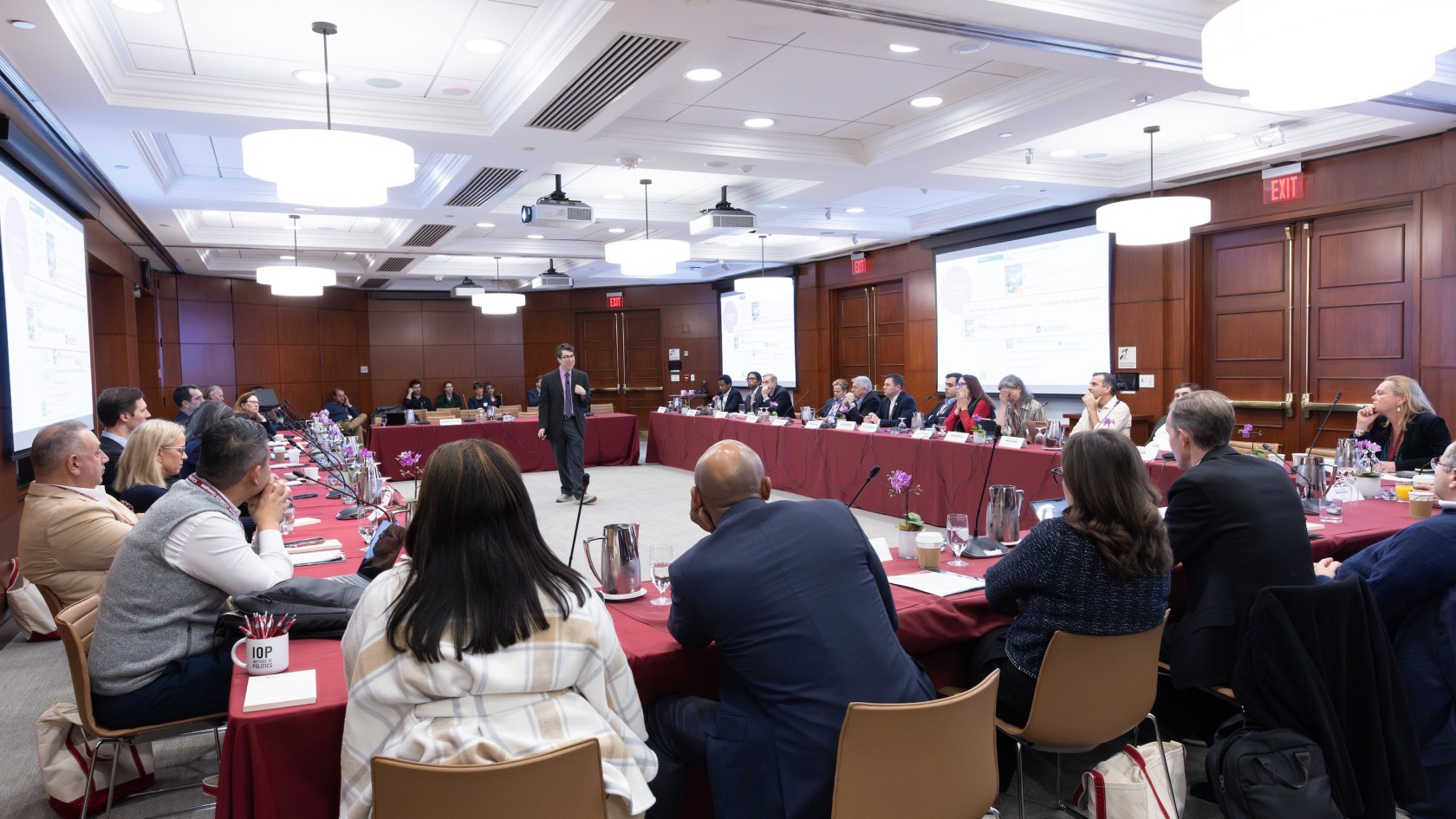 Professor Jonathan Zittrain speaks to a packed room of newly elected members of Congress and observers during his panel discussion, “Implications of Artificial Intelligence.”