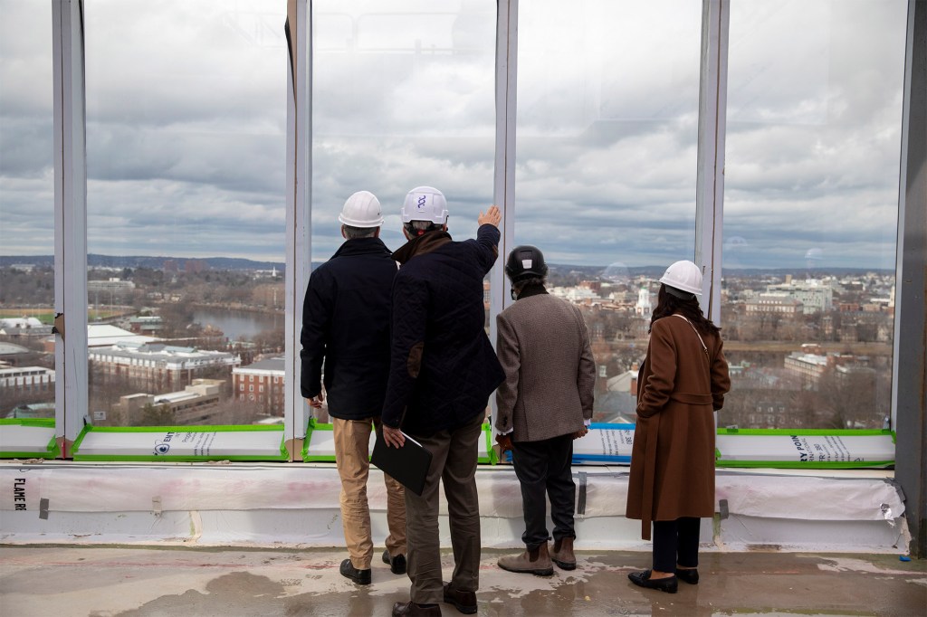 Roche executives visit Harvard's ERC in March.