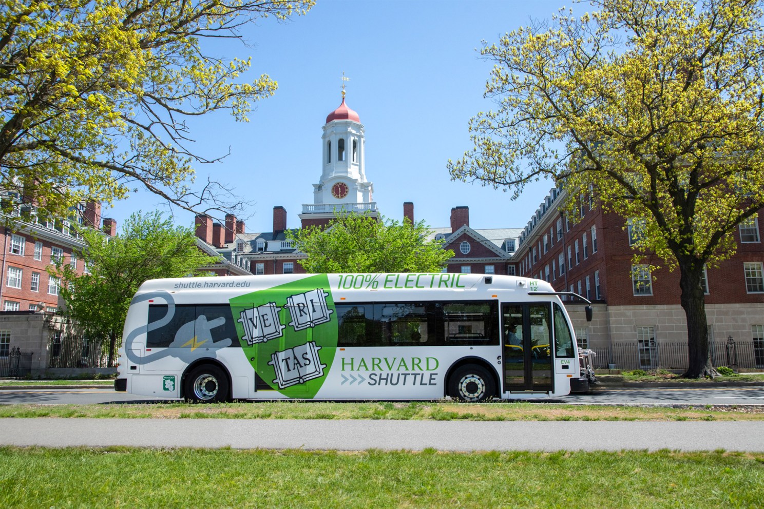 Harvard's electric shuttle bus.